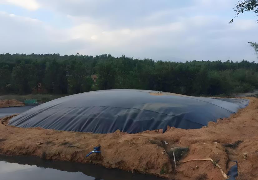 養(yǎng)殖場黑膜沼氣池